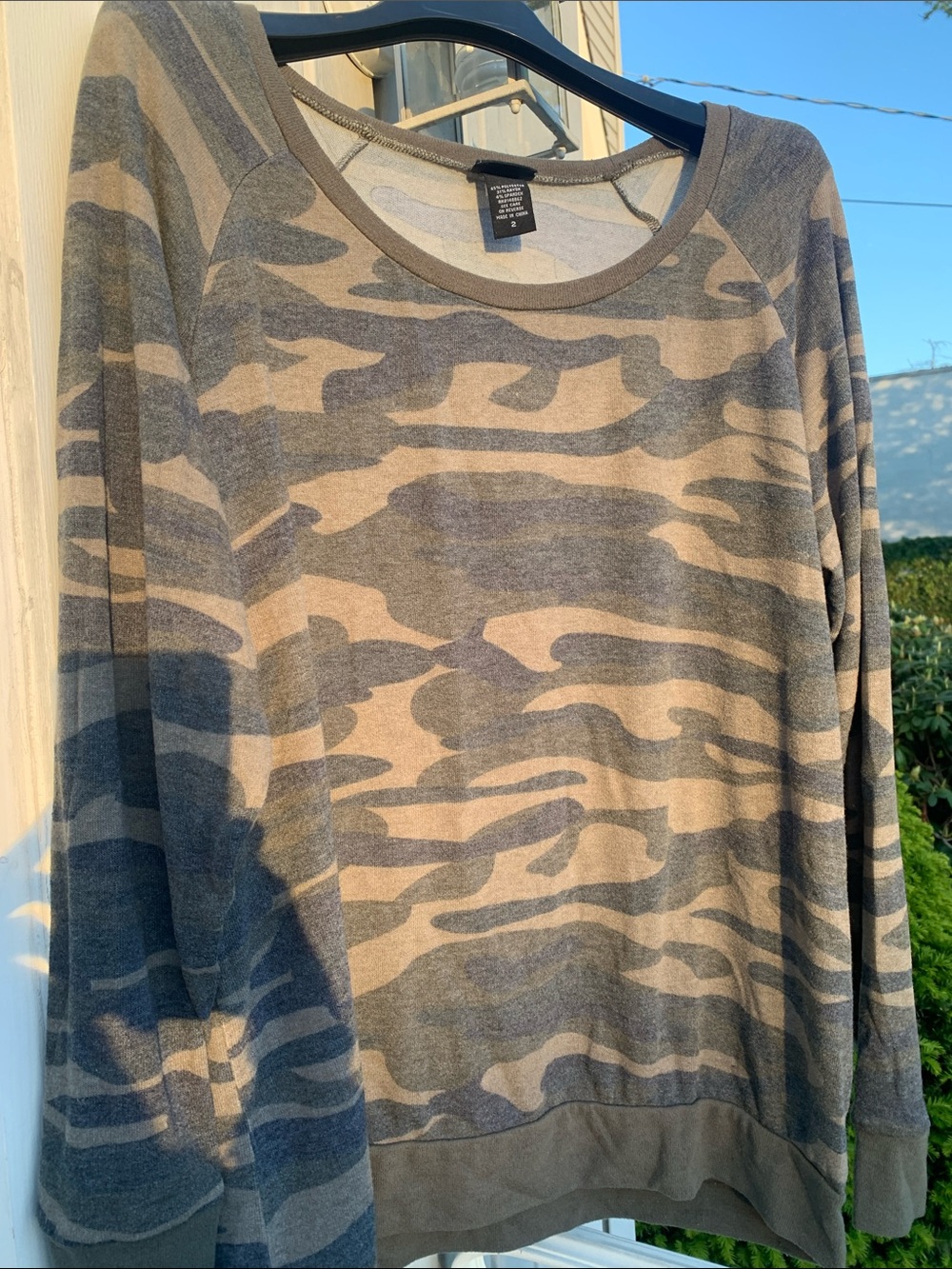 TORRID Camo Print Lightweight Sweatshirt - Neutral Tones